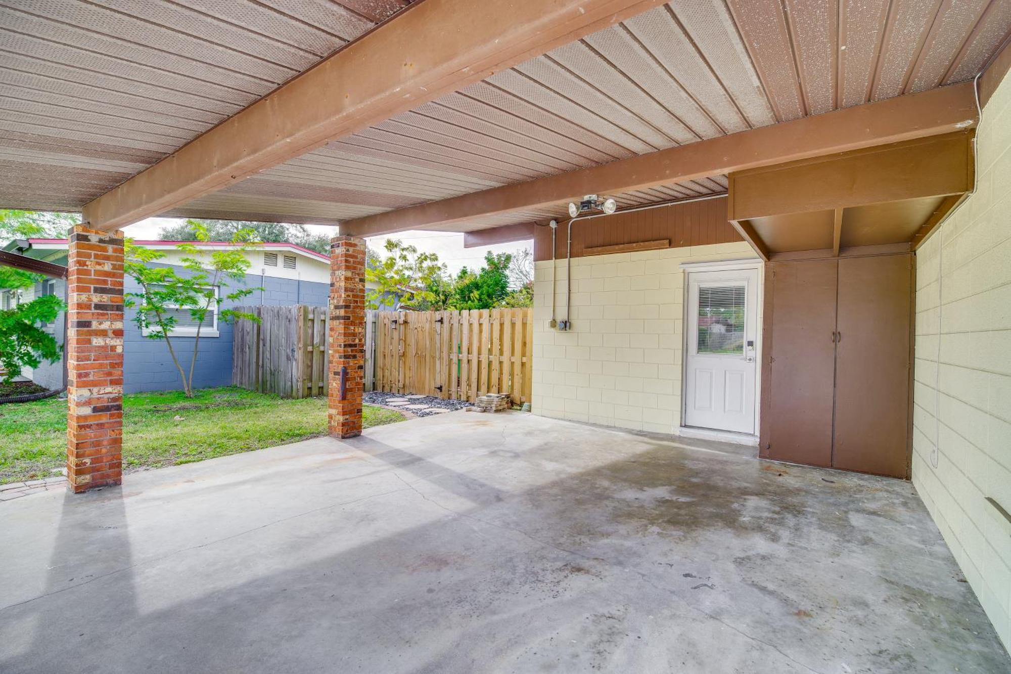 Centrally Located Merritt Island Home Pool, Porch Exterior foto