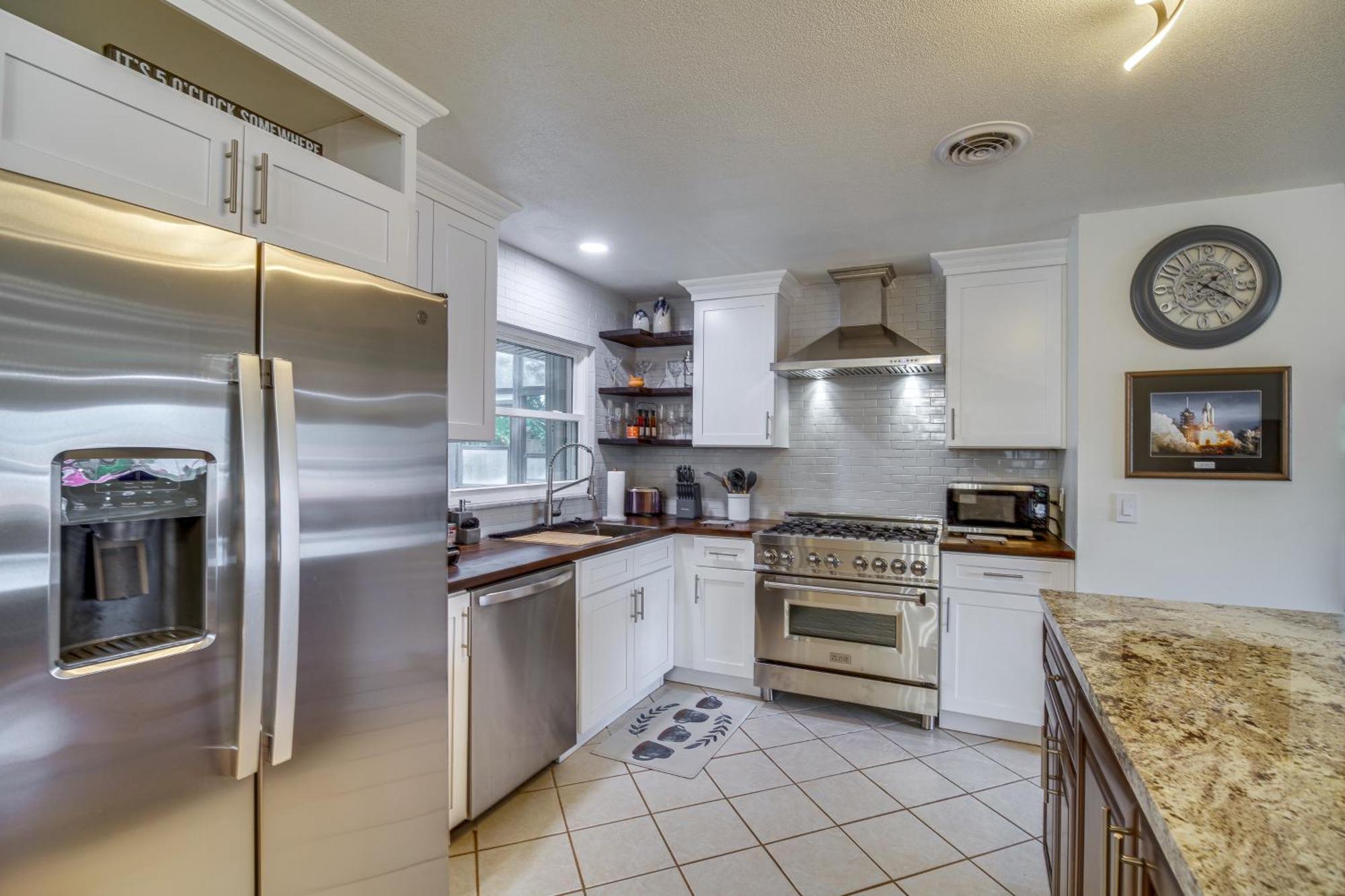 Centrally Located Merritt Island Home Pool, Porch Exterior foto