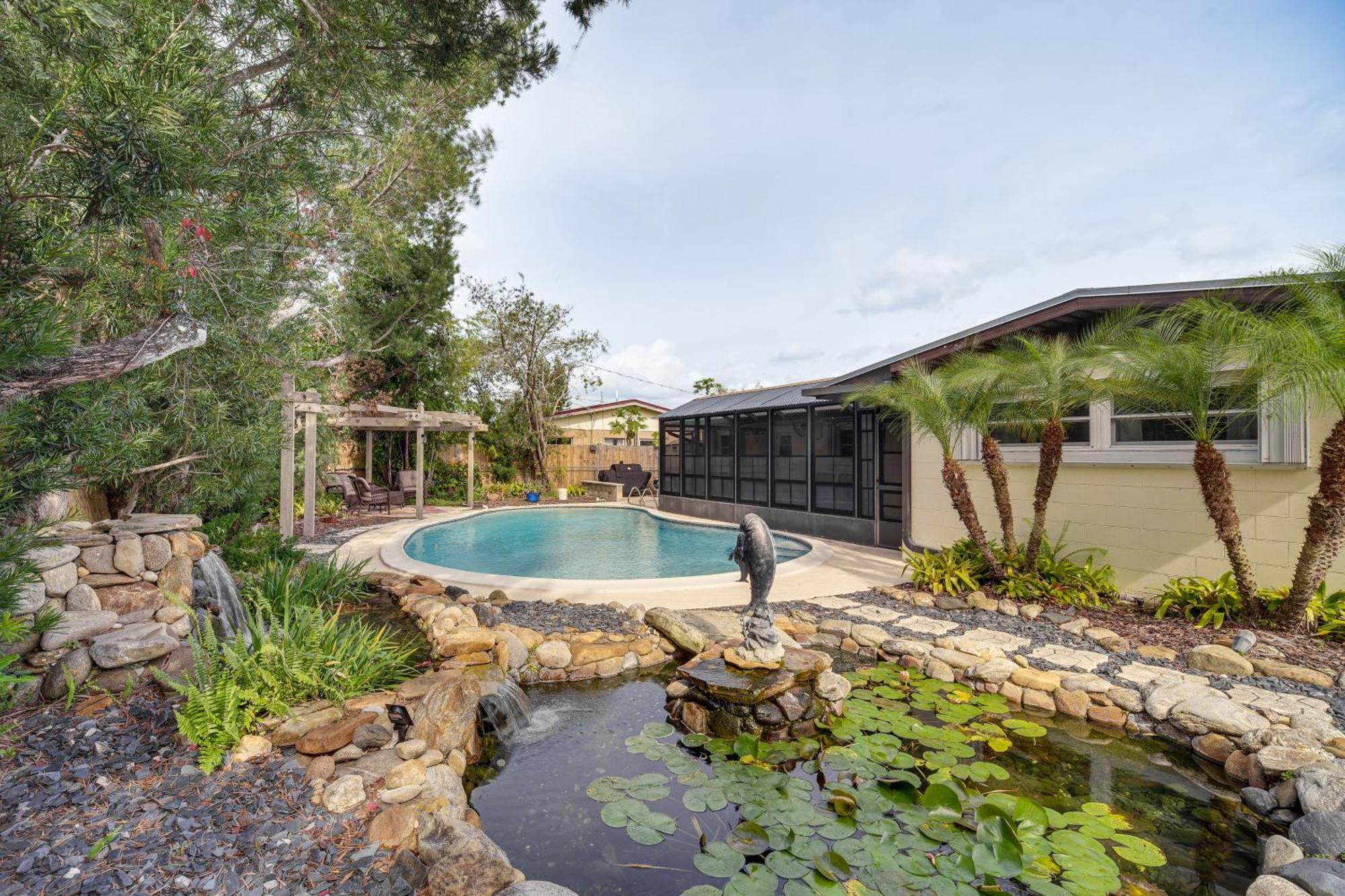 Centrally Located Merritt Island Home Pool, Porch Exterior foto