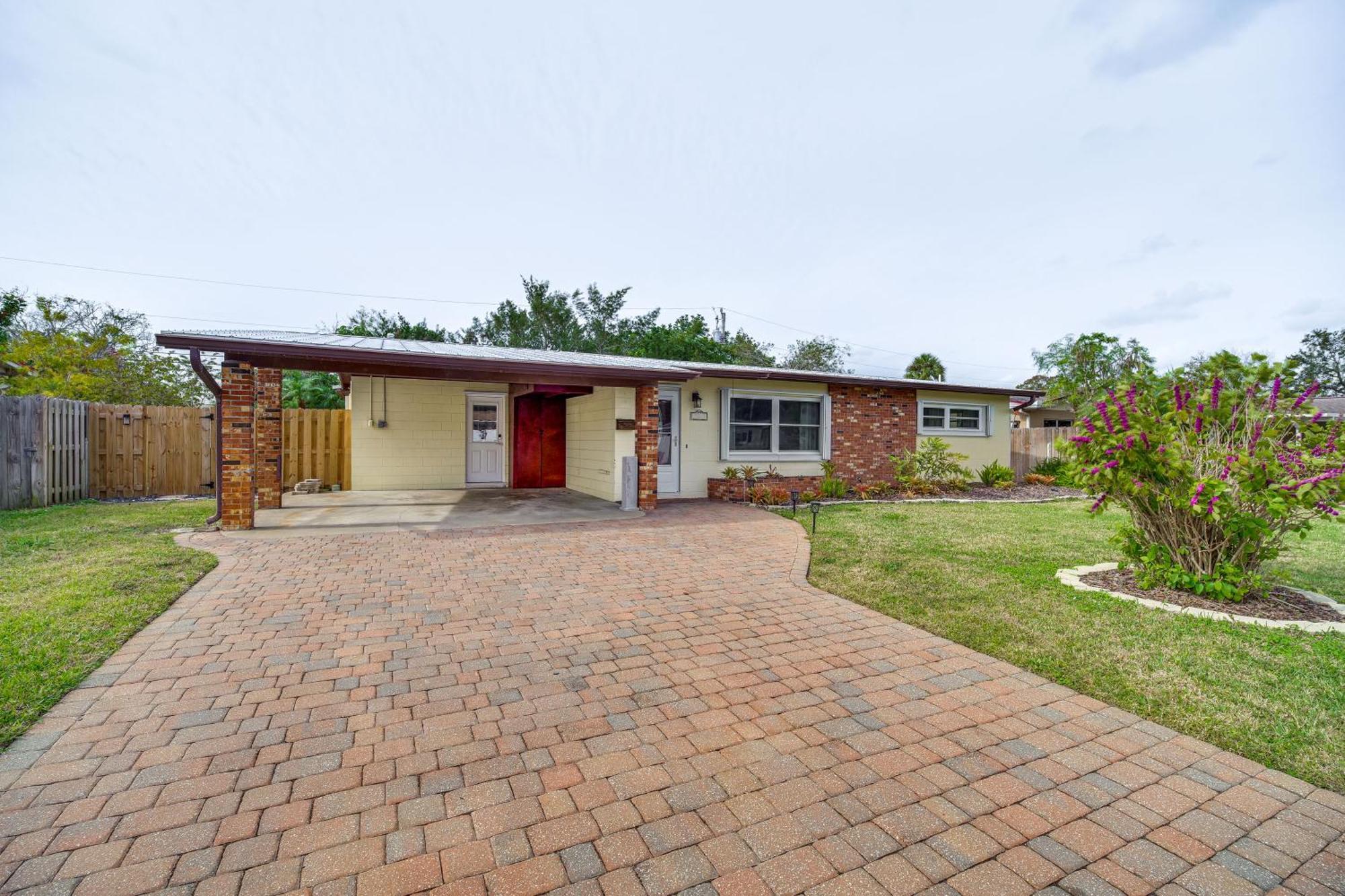 Centrally Located Merritt Island Home Pool, Porch Exterior foto