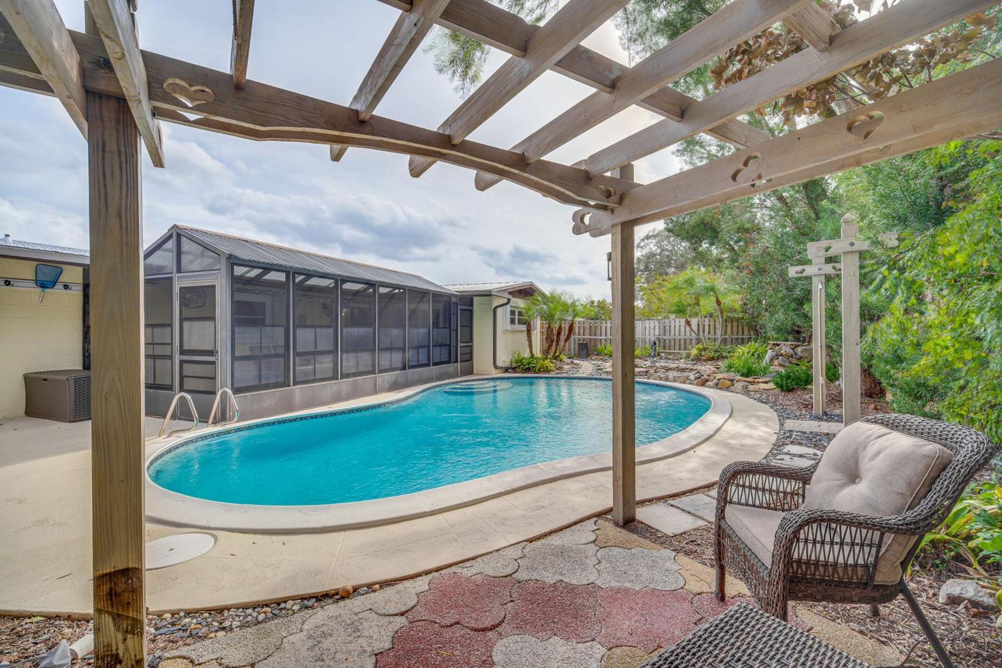 Centrally Located Merritt Island Home Pool, Porch Exterior foto